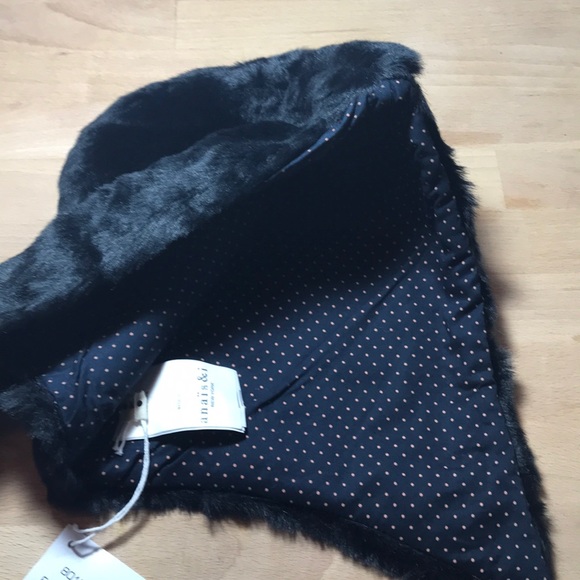 Anais & I Faux Fur Hat NWT - Picture 2 of 3